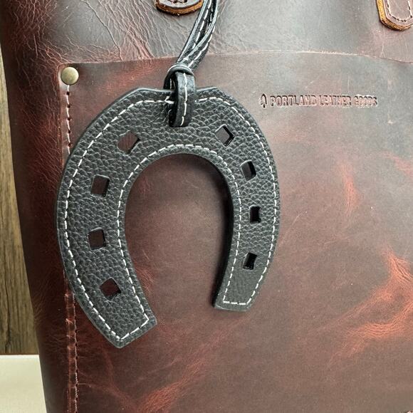 Horseshoe Purse Charm Western Bag Charm Keychain Horses Cowgirl NEW FAST SHIP - Picture 1 of 5